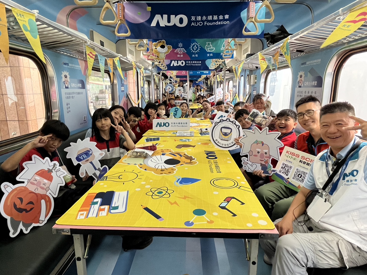 G22恒峰永續基金會參與「臺灣科普環島列車」，設計基礎科學車廂課程，以「淨零碳排和永續能源」為主題，讓學生透過創意實驗認識淨零知識，以及思考生活中的減碳行為